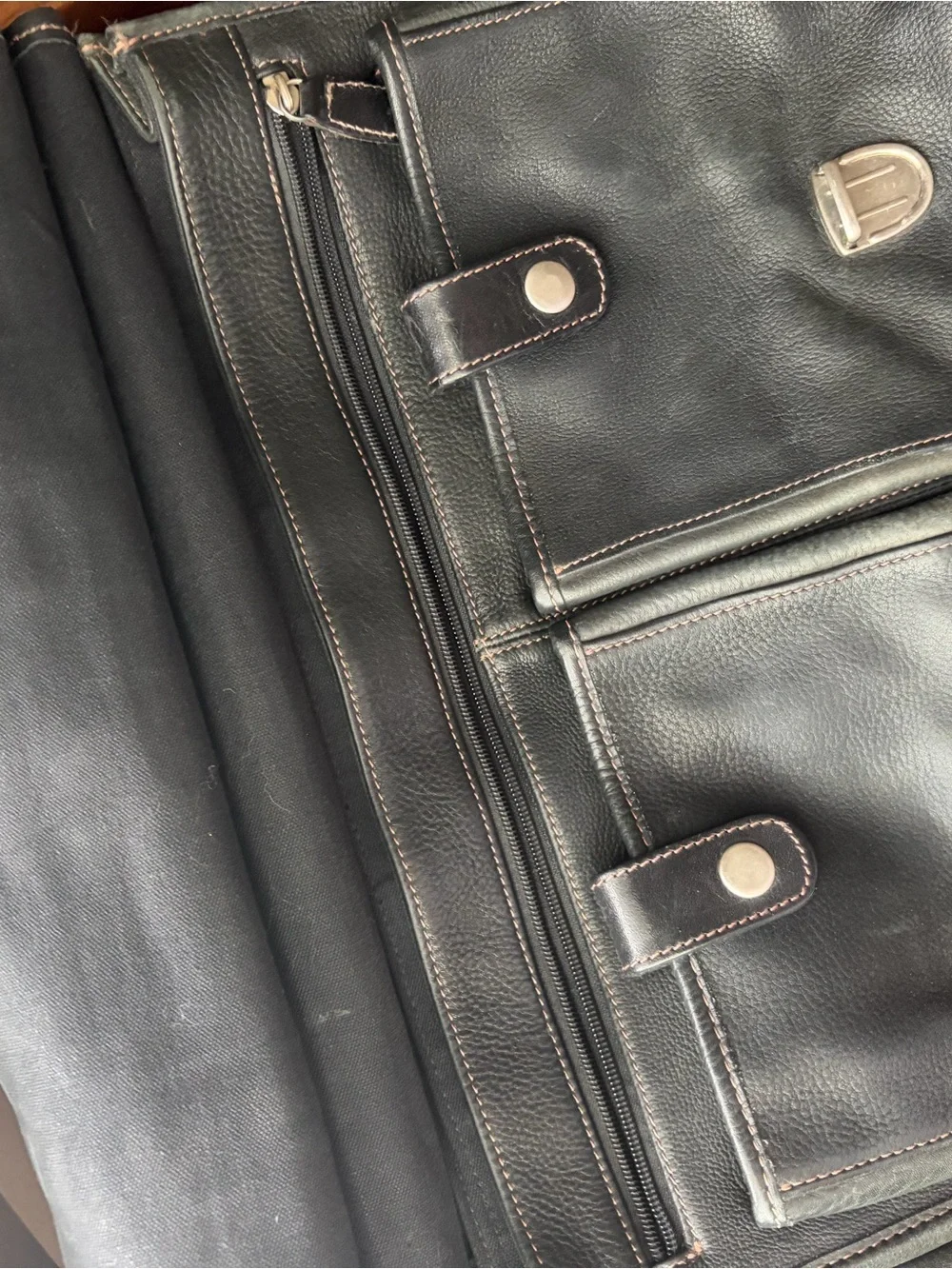 Vintage Fossil leather messenger bag